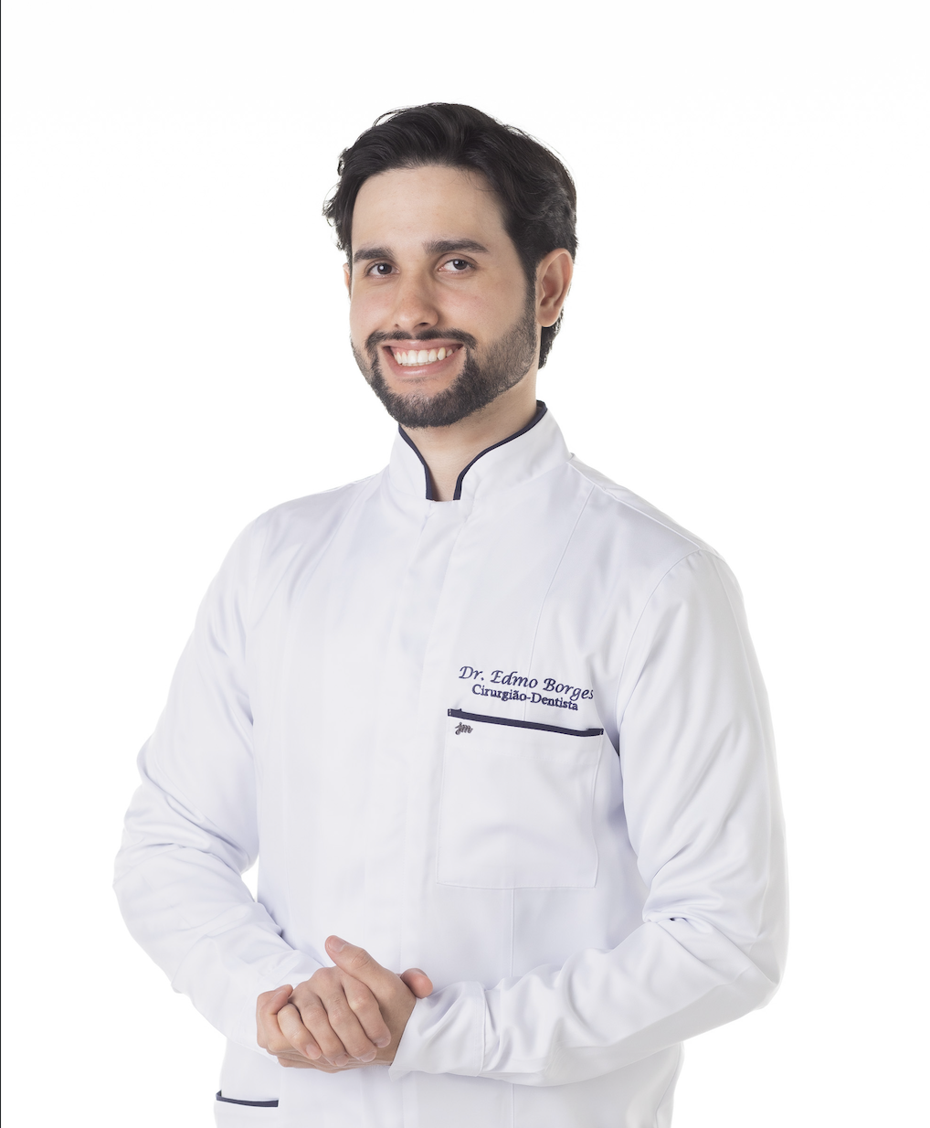 Dr. Edmo Borges, Cirurgiao Dentista, vestindo jaleco branco profissional